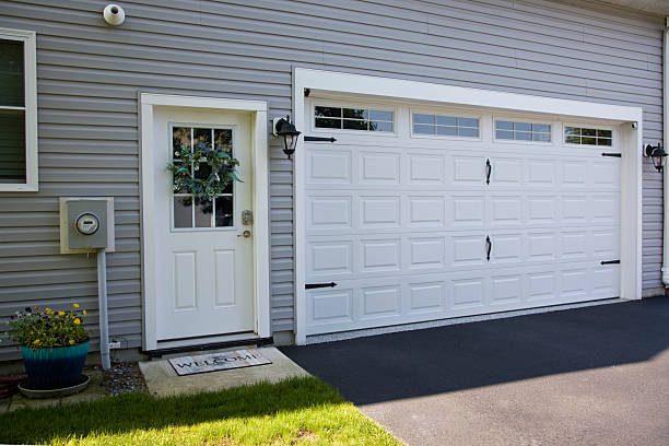 24/7 Emergency Garage Door Panel Replacement experts in Columbus Junction, IA